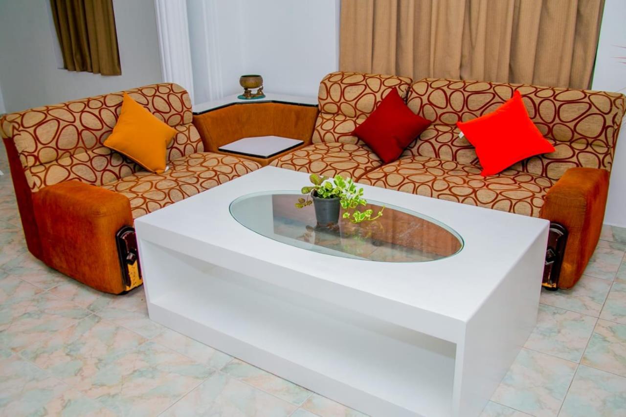 Niwahana Transit City Hotel Katunayaka Zewnętrze zdjęcie