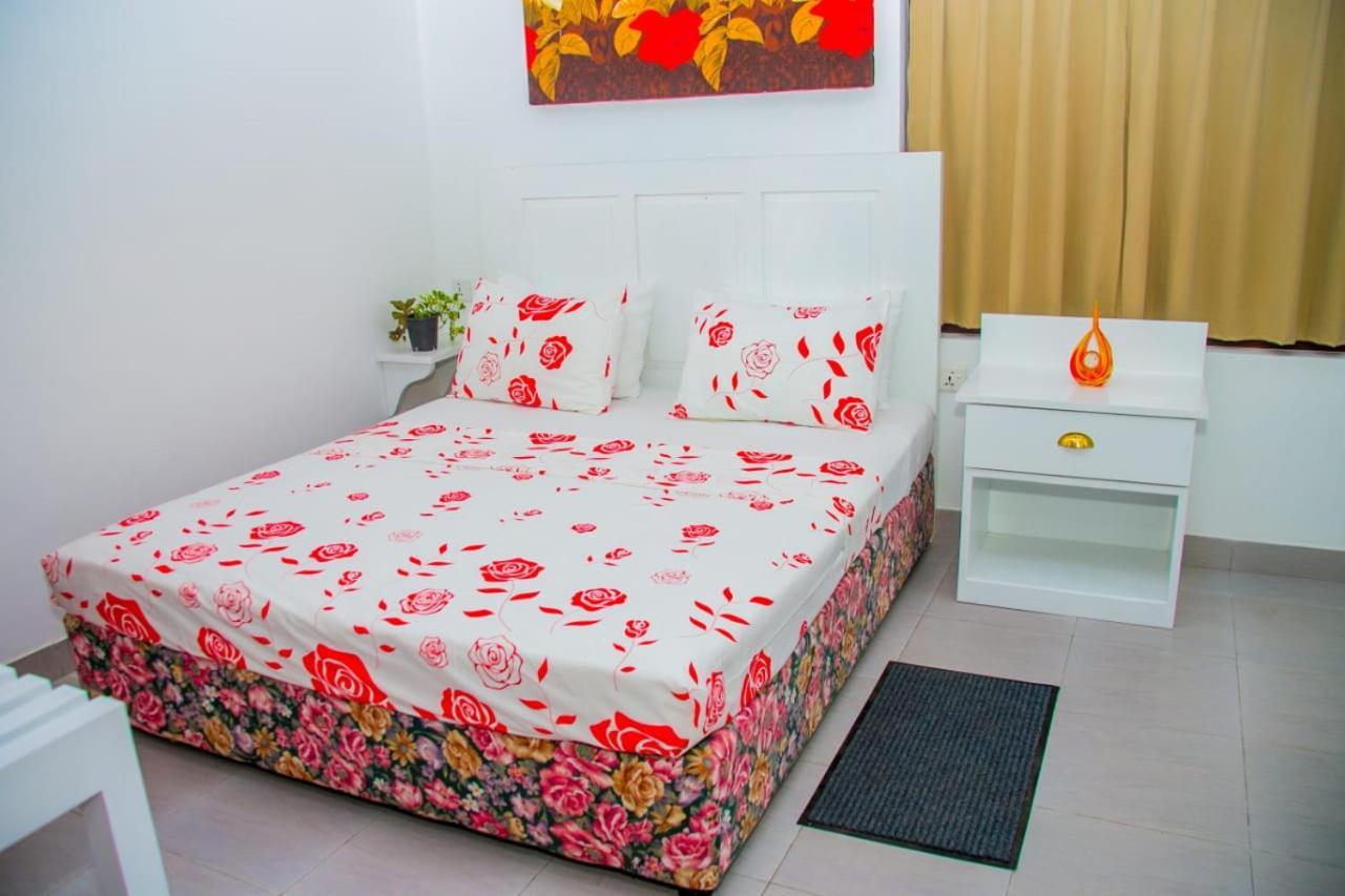 Niwahana Transit City Hotel Katunayaka Zewnętrze zdjęcie