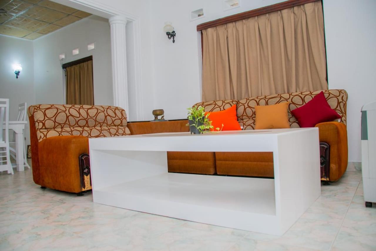 Niwahana Transit City Hotel Katunayaka Zewnętrze zdjęcie