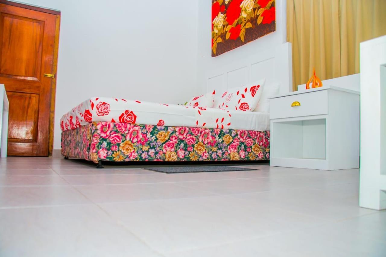 Niwahana Transit City Hotel Katunayaka Zewnętrze zdjęcie
