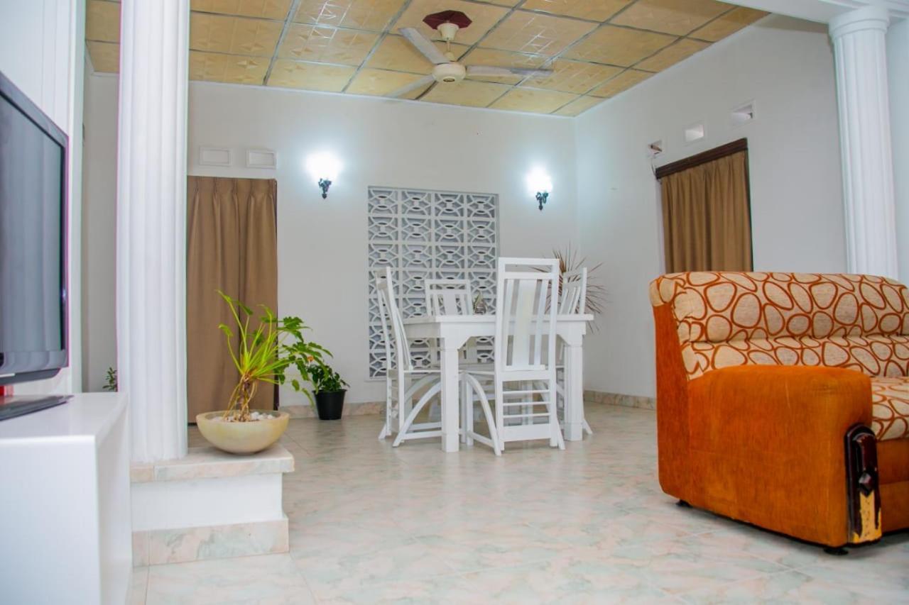 Niwahana Transit City Hotel Katunayaka Zewnętrze zdjęcie