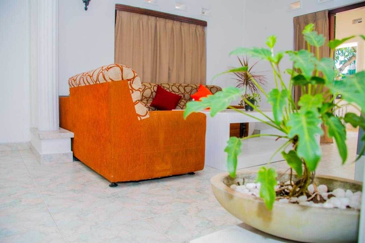 Niwahana Transit City Hotel Katunayaka Zewnętrze zdjęcie