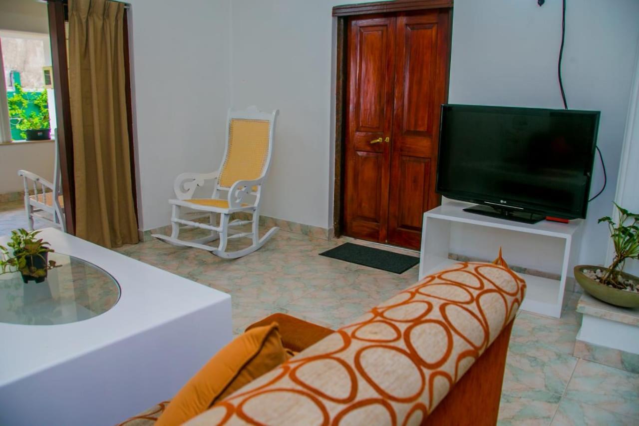 Niwahana Transit City Hotel Katunayaka Zewnętrze zdjęcie