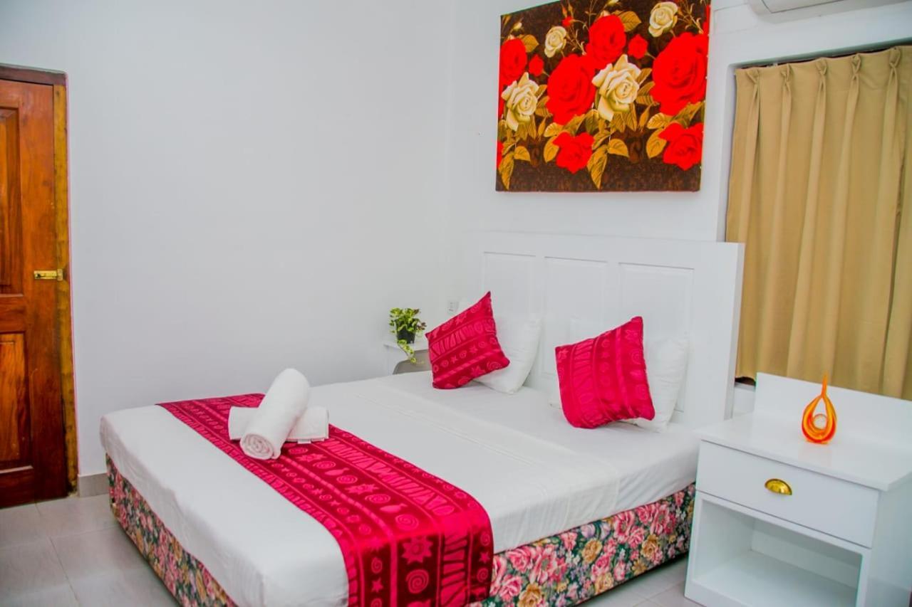 Niwahana Transit City Hotel Katunayaka Zewnętrze zdjęcie