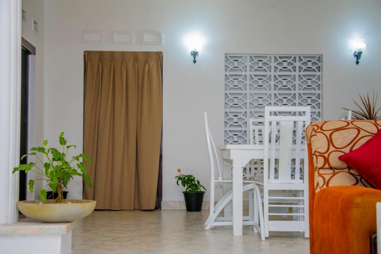 Niwahana Transit City Hotel Katunayaka Zewnętrze zdjęcie